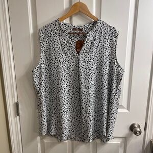 Amazon Gaharu Women's Black and White Ditsy Floral Sleeveless Blouse NWT, XXL